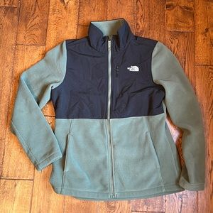 Women’s North Face Denali.  Medium. Like New!